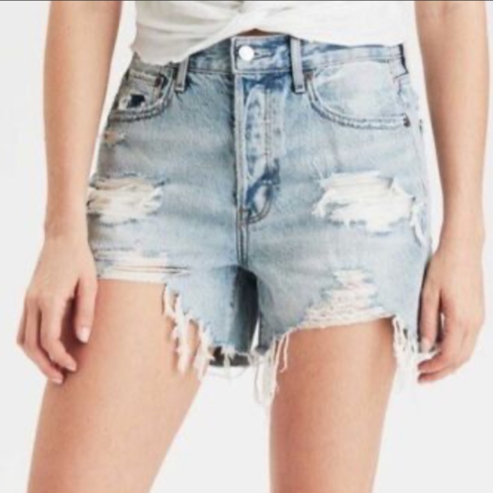 Distressed American Eagle 90’s boyfriend short